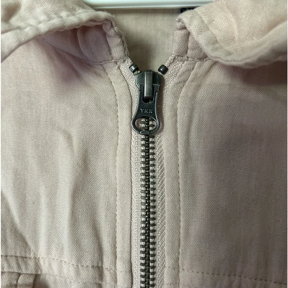 Torrid lightweight collared zip up jacket size 5 light dusty pink